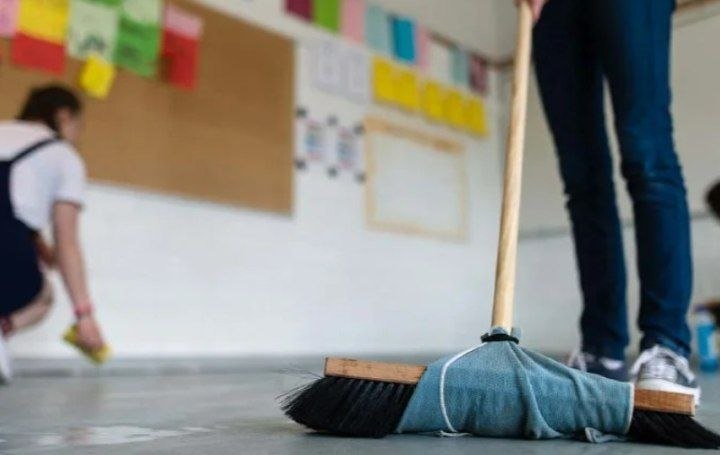 Школьный труд возвращается: детей могут обязать к уборке и дежурствам