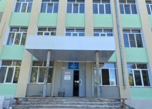 В школе №13 Волжского возобновился ремонт с новым подрядчиком