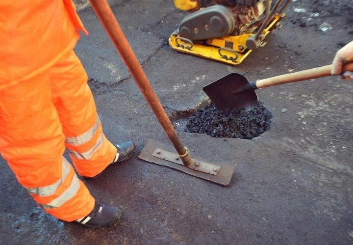 В Волжском стартует масштабный ремонт дорог: трещины устранят к началу июля