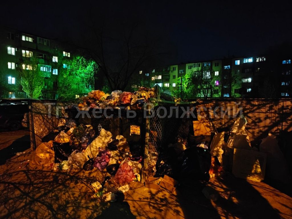 Переполнение мусорных контейнеров на улице Советской, 35