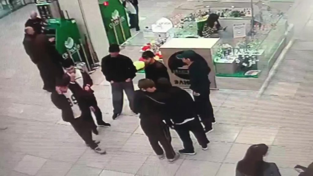 Шестеро молодых людей задержаны после конфликта у торгового центра в Волжском