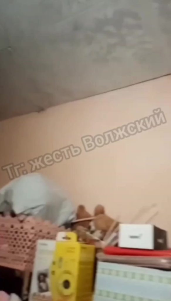 Жильцы пятого этажа на улице Мира страдают от протечек крыши после каждого дождя