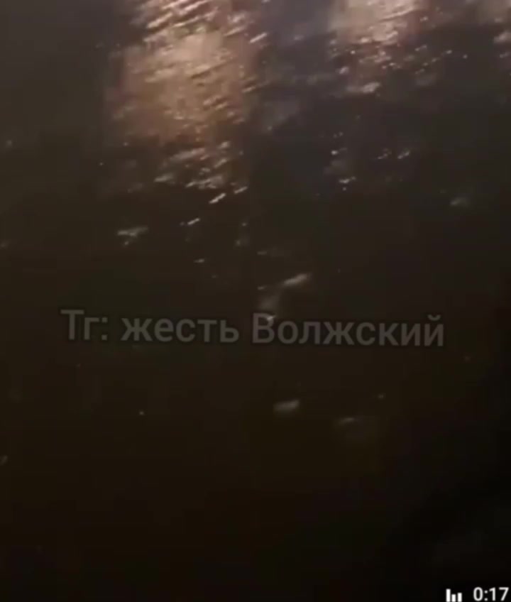 В Волжском на Оломоуцкой улице человек получил тяжёлую травму, провалившись в затопленный двор