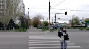 Светофор-одиночка: на перекрёстке Карбышева и 40 лет Победы нарушена синхронизация сигналов