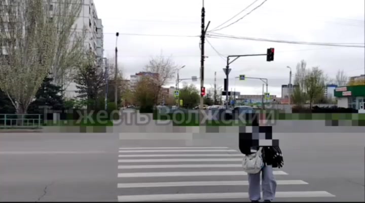 Светофор-одиночка: на перекрёстке Карбышева и 40 лет Победы нарушена синхронизация сигналов