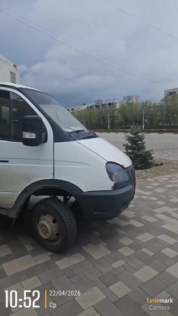 Автомобилист устроил опасный заезд по пешеходной зоне у ЦУМа