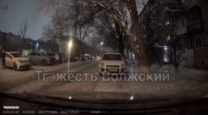 Жители Волжского страдают от действий вандала на бульваре Профсоюзов