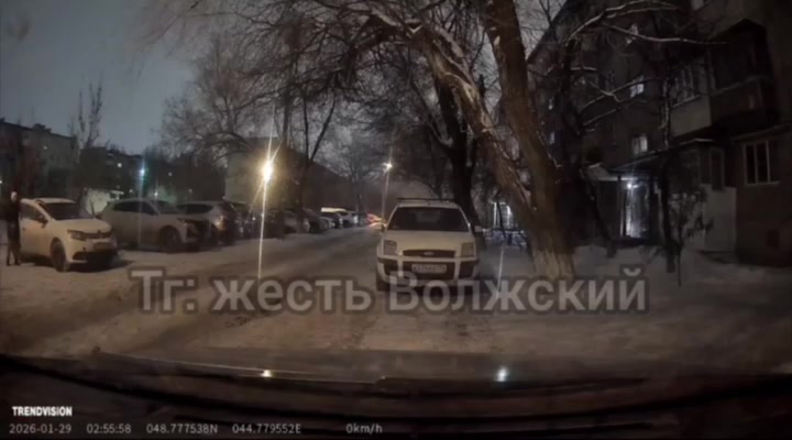 Жители Волжского страдают от действий вандала на бульваре Профсоюзов