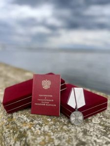 Трое волжан получили государственные награды за спасение ребенка на льду