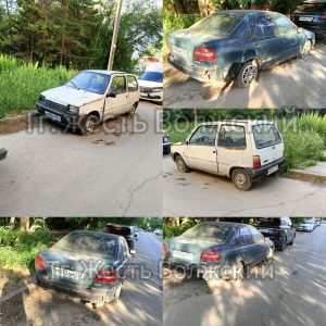 Заброшенные автомобили захватили двор на улице Александрова в Волжском