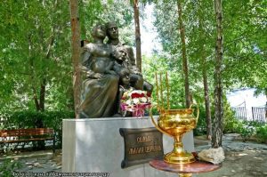 В Волжском освятили новую скульптуру «Семья — малая церковь»