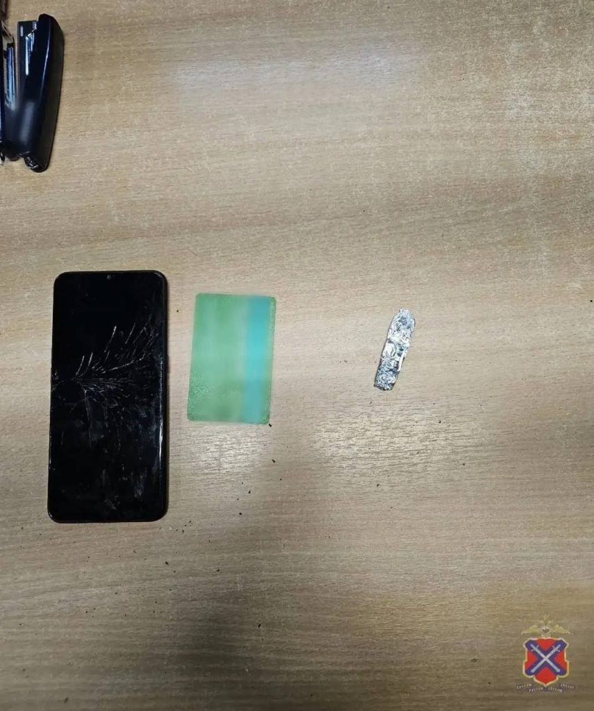 Пассажиров такси с наркотиками задержали на посту ДПС «Плотина ГЭС» в Волжском