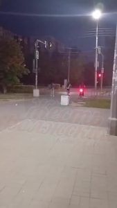 В Волжском двое на одном электросамокате проехали на красный свет