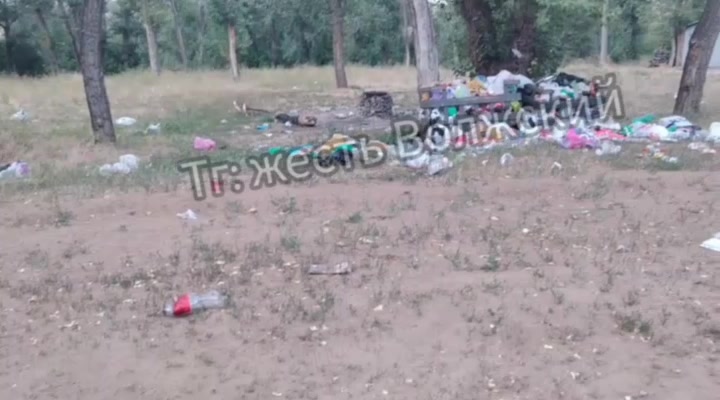 Озеро «Круглое» под Волжским превратилось в свалку: отдыхающие жалуются на горы мусора